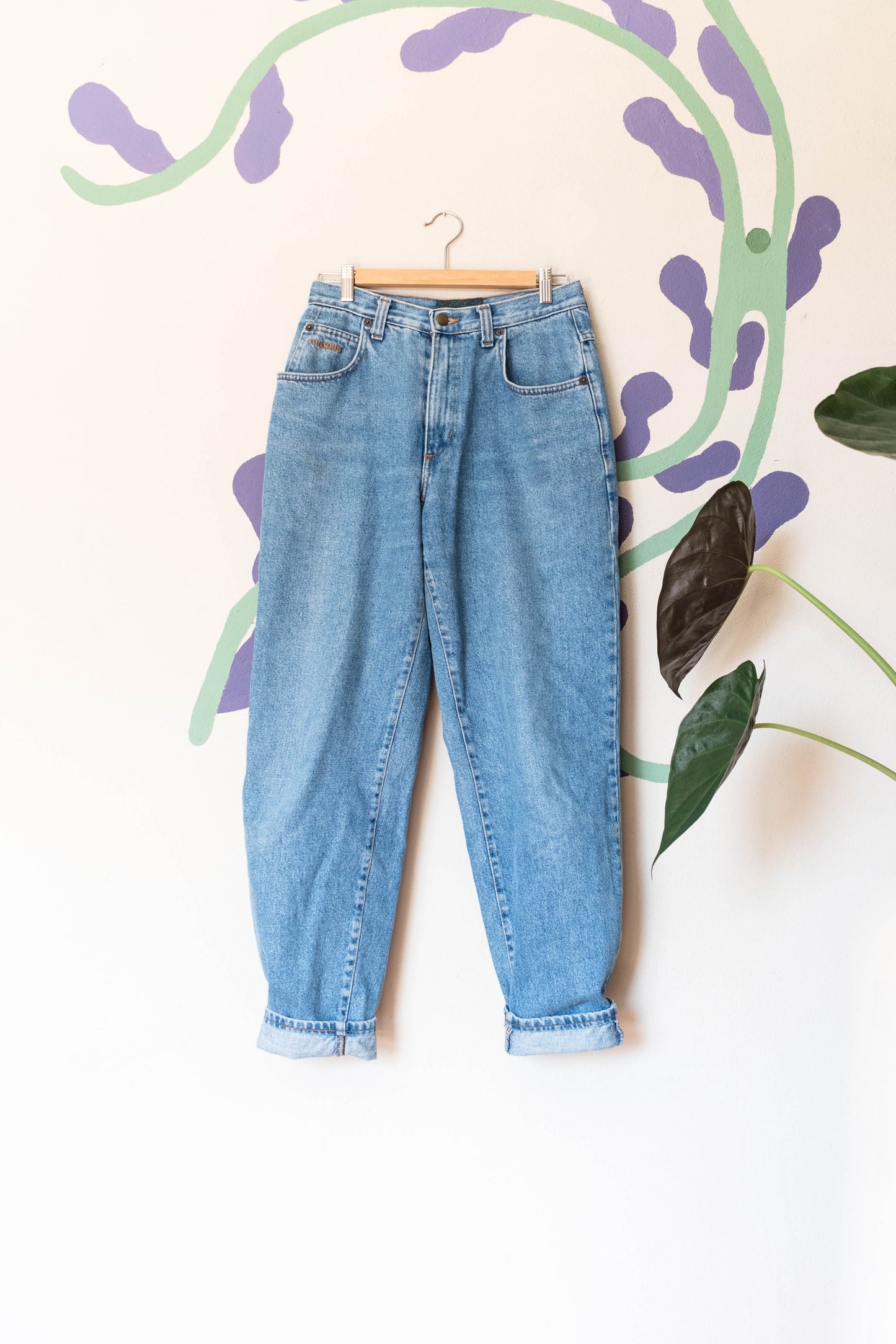 NEW IN! Momjeans