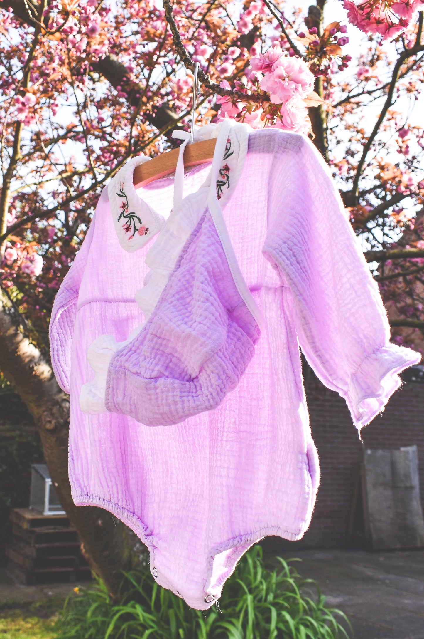 NEW IN! Lilac baby suit + hat
