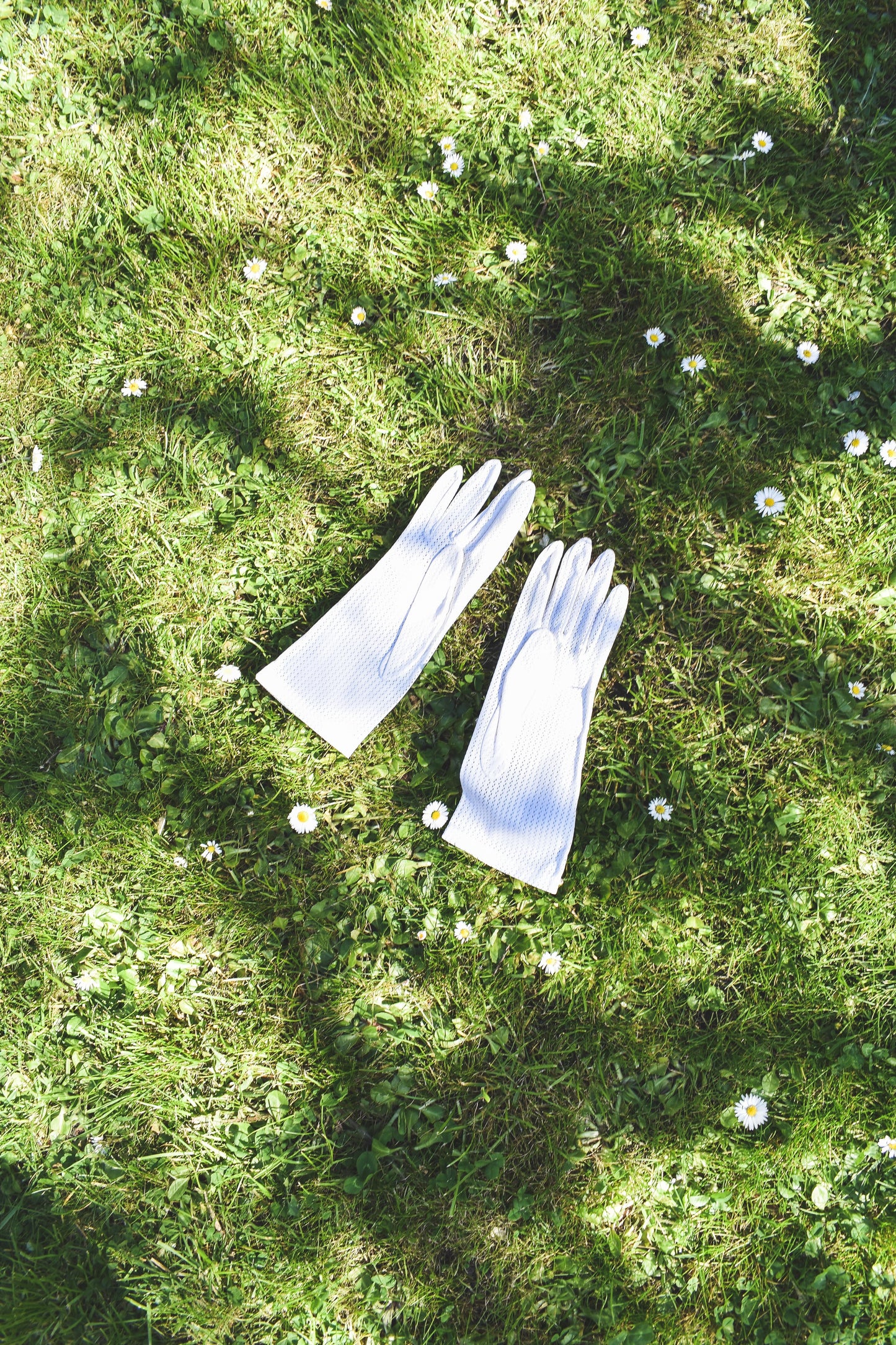 NEW IN! White gloves