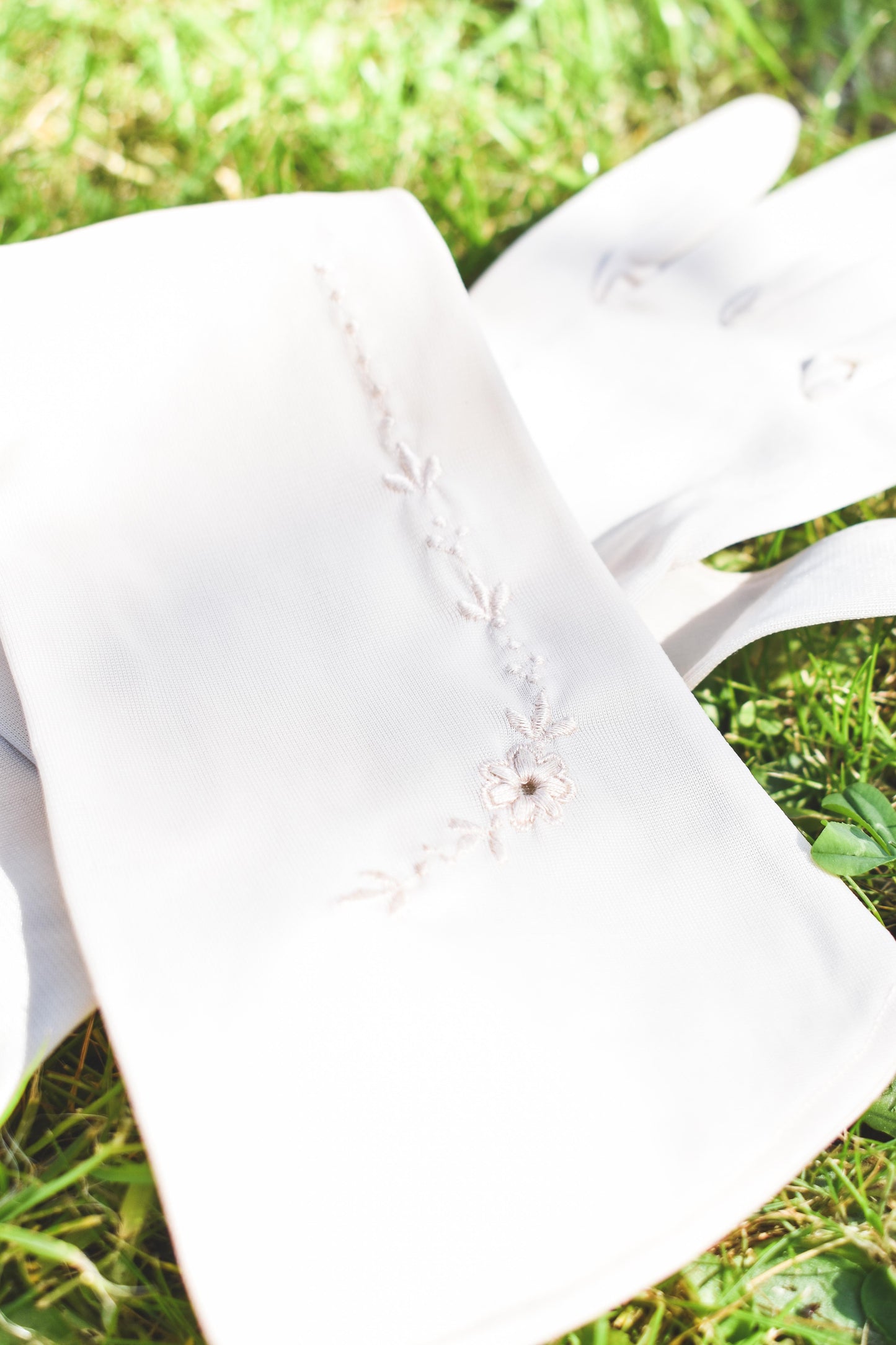 NEW IN! Floral gloves