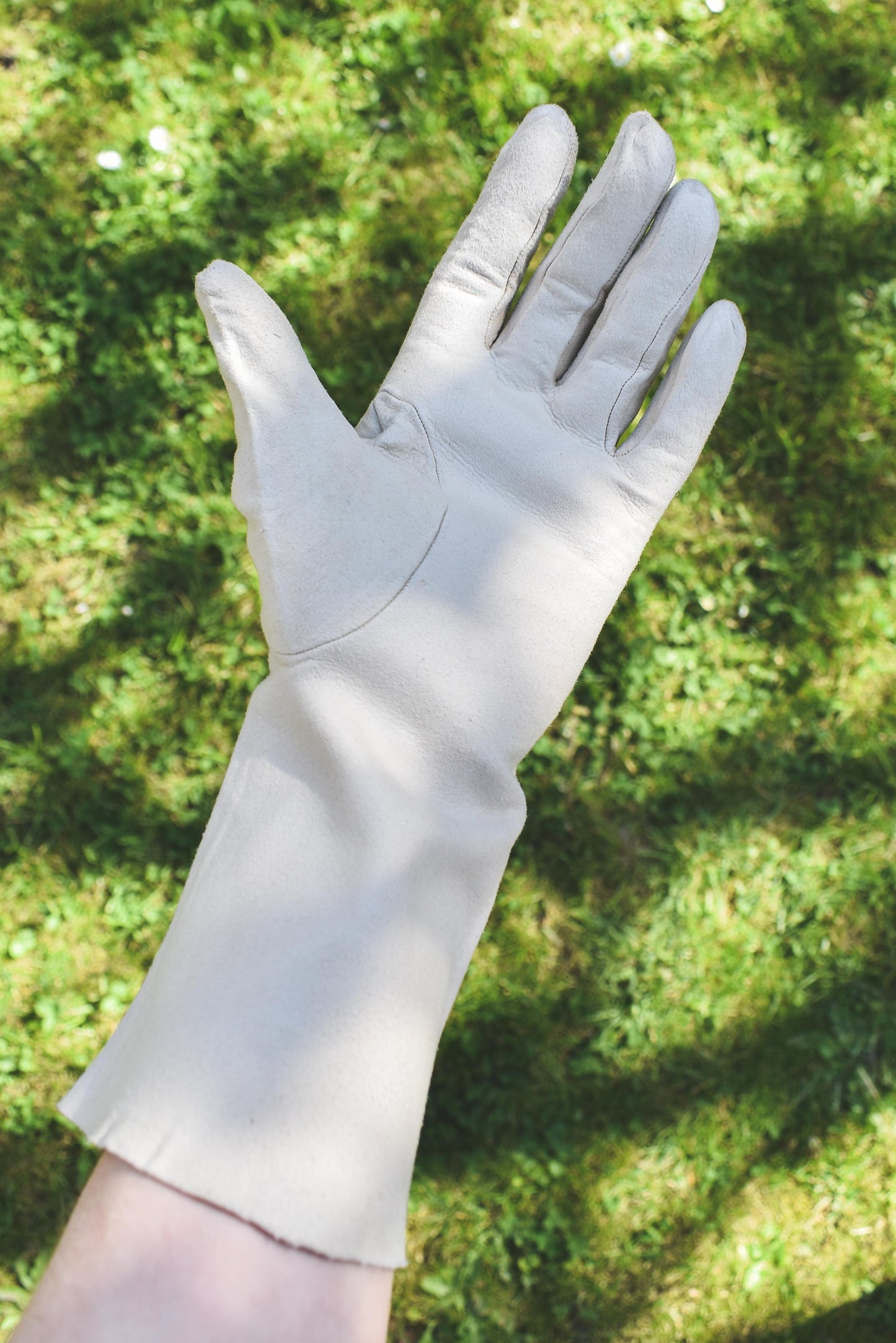 NEW IN! Beige gloves