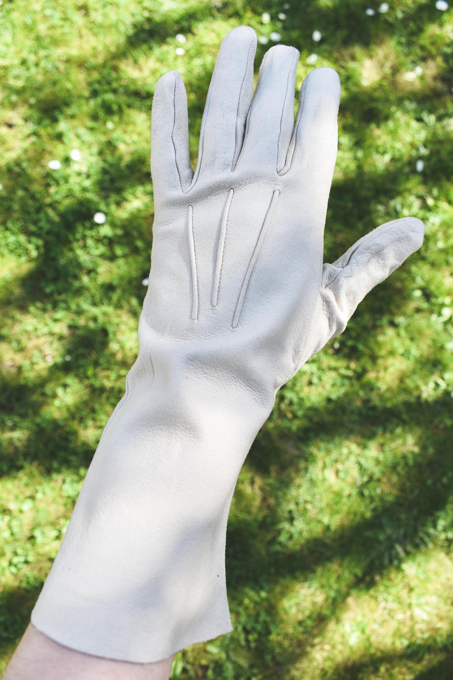 NEW IN! Beige gloves