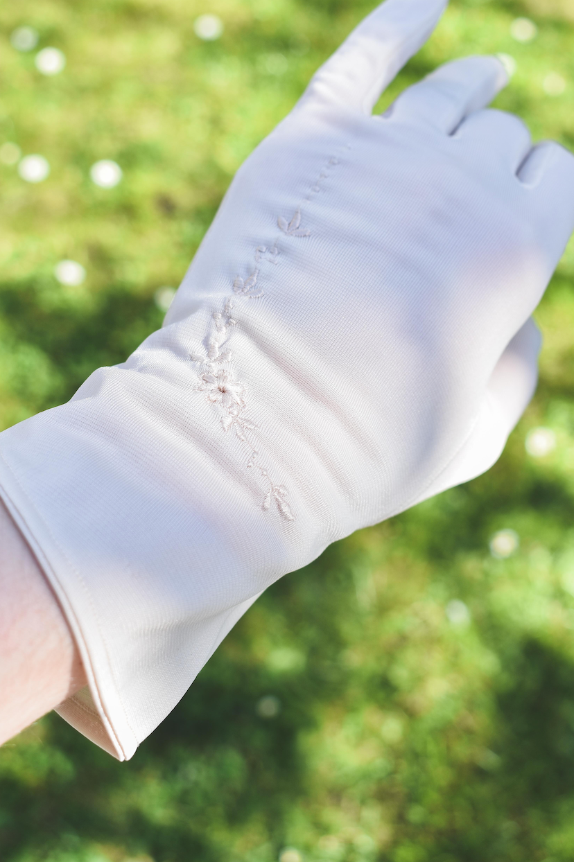 NEW IN! Floral gloves