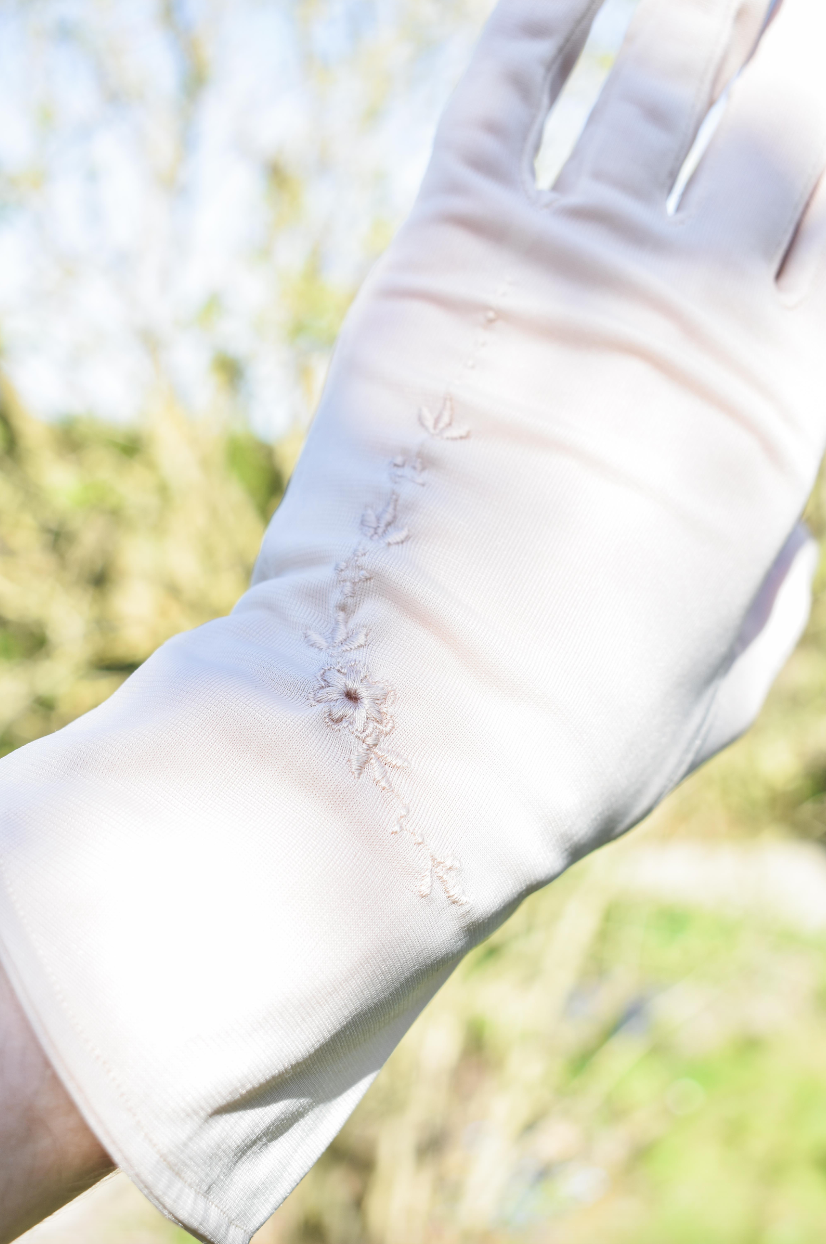 NEW IN! Floral gloves