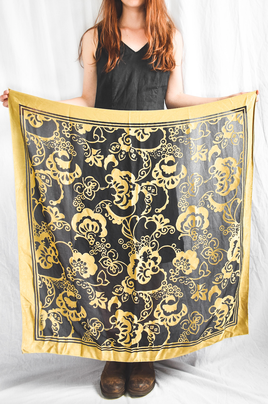 NEW IN! Gold scarf