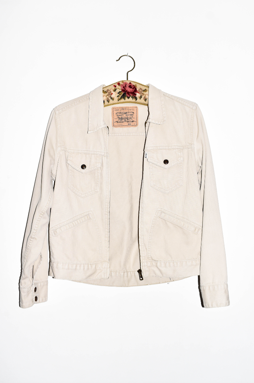 NEW IN! Beige levi's