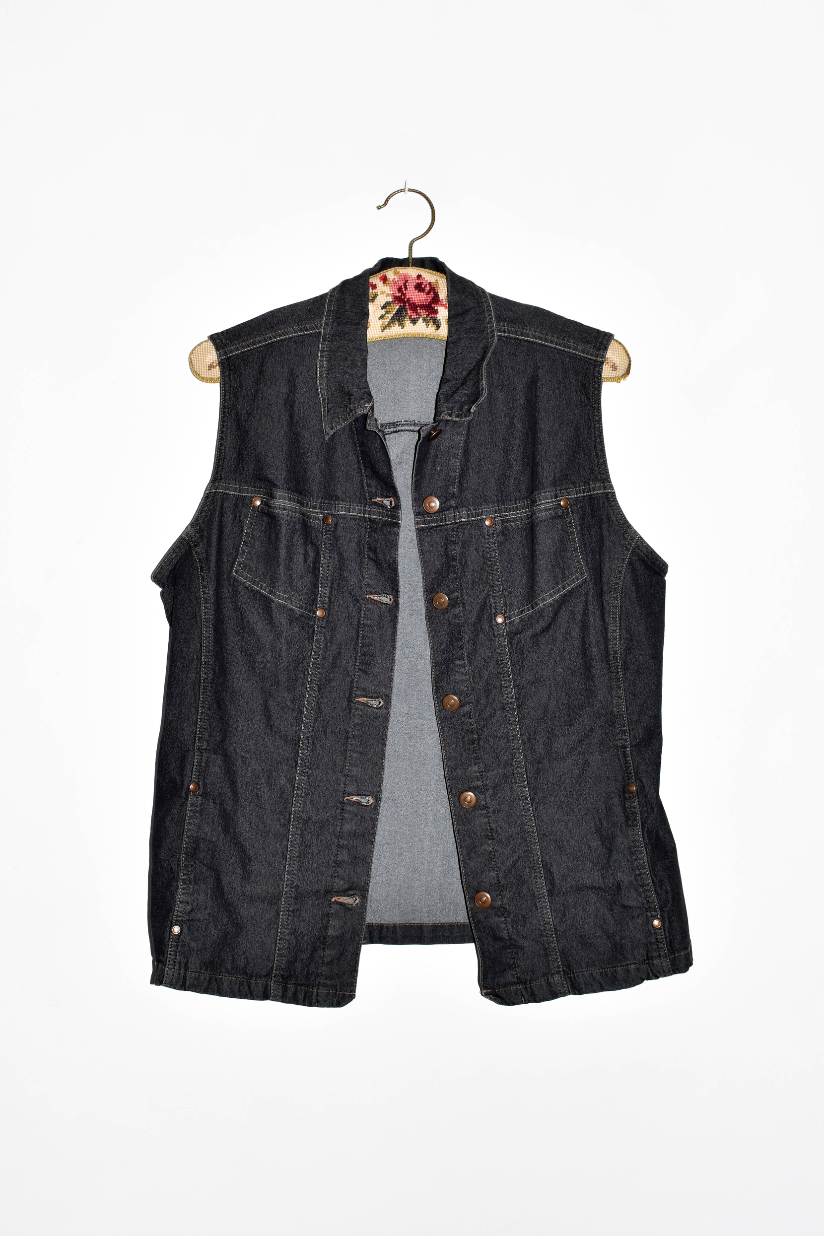 NEW IN! Sleeveless jacket