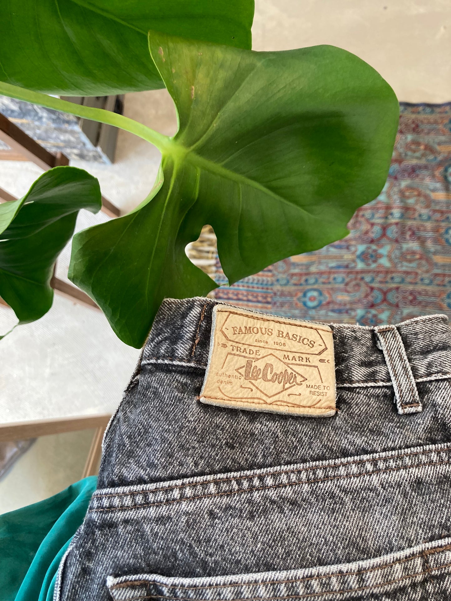 NEW IN! Momjeans