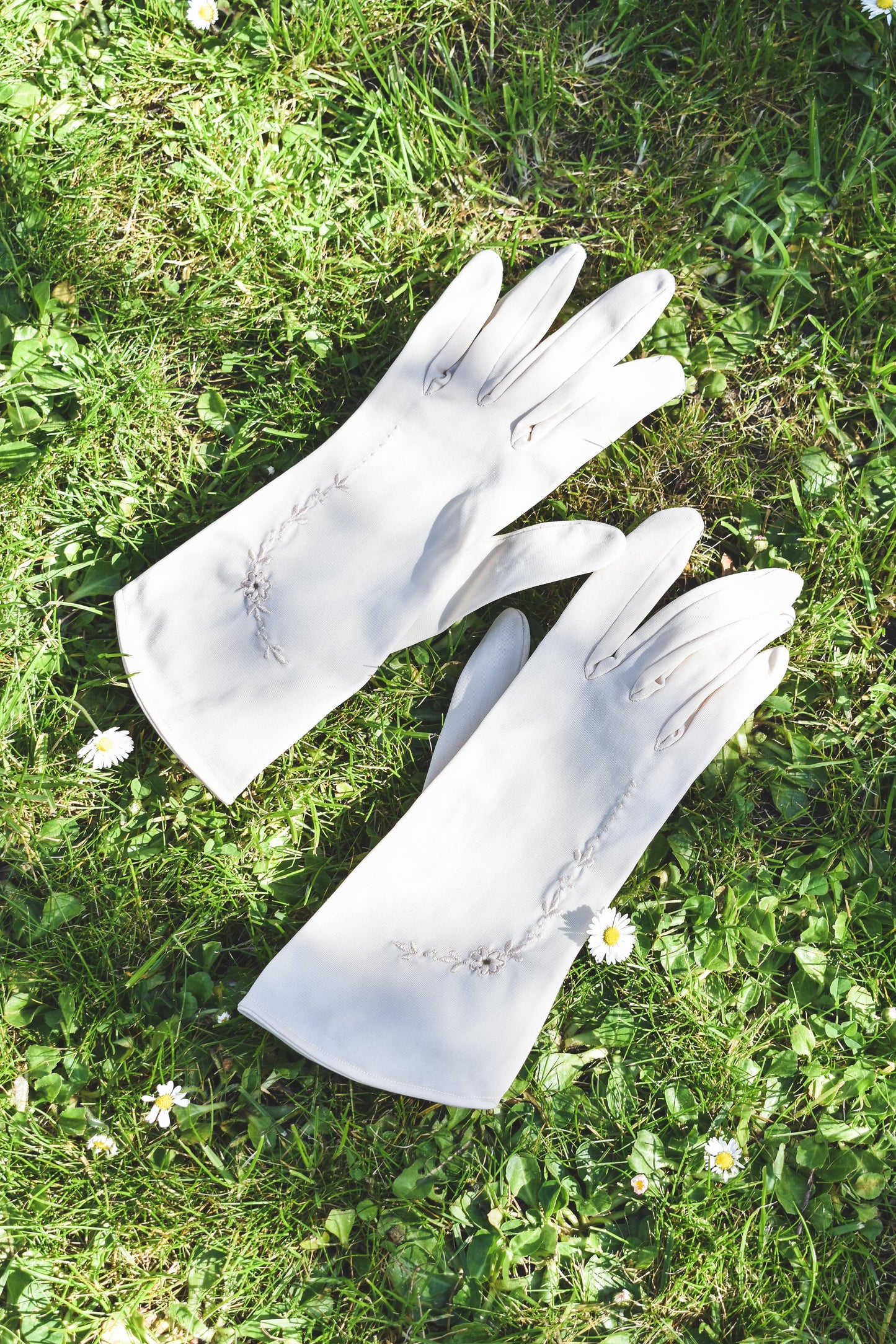 NEW IN! Floral gloves