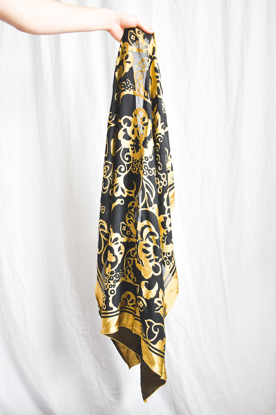 NEW IN! Gold scarf