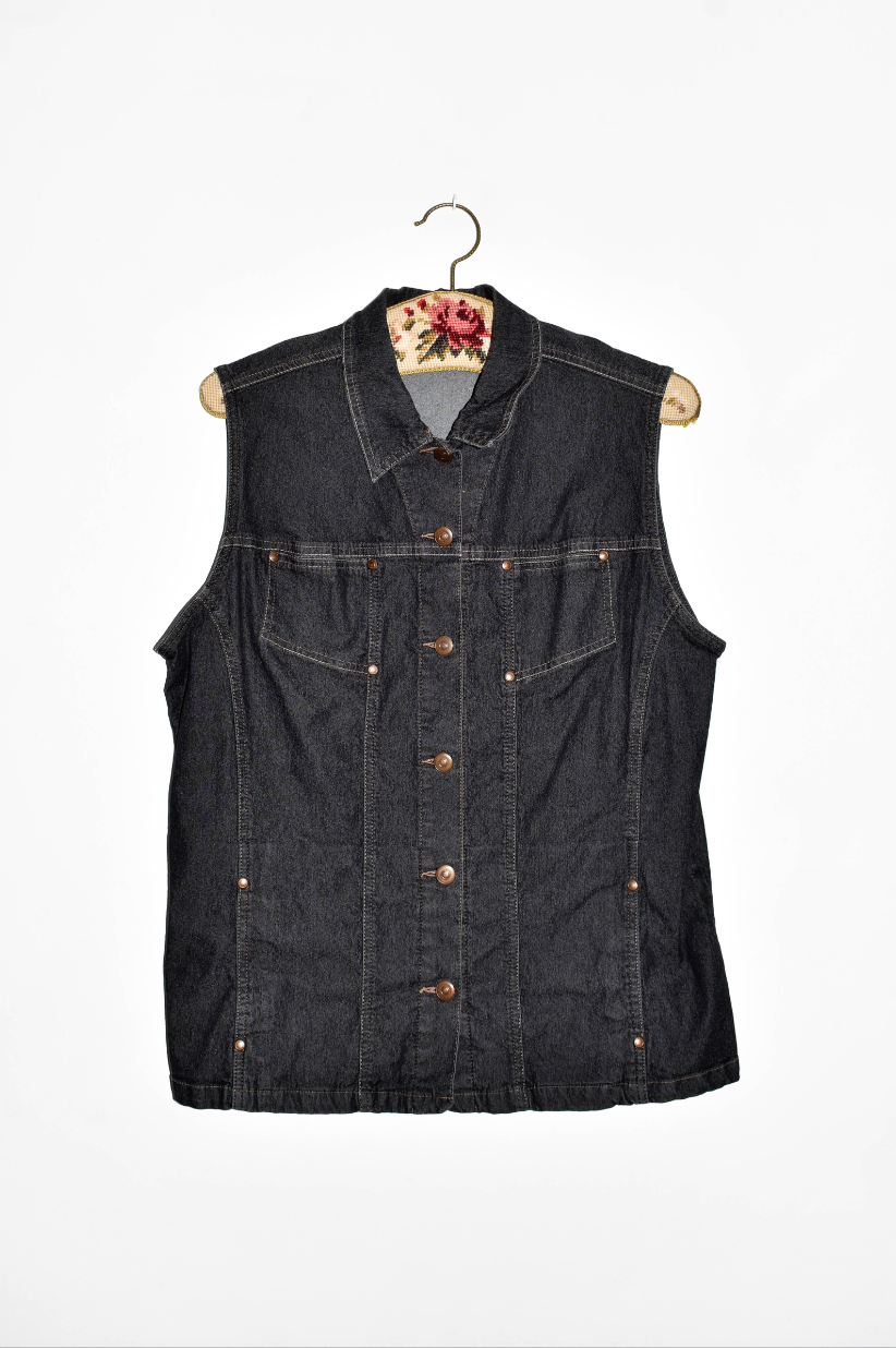 NEW IN! Sleeveless jacket