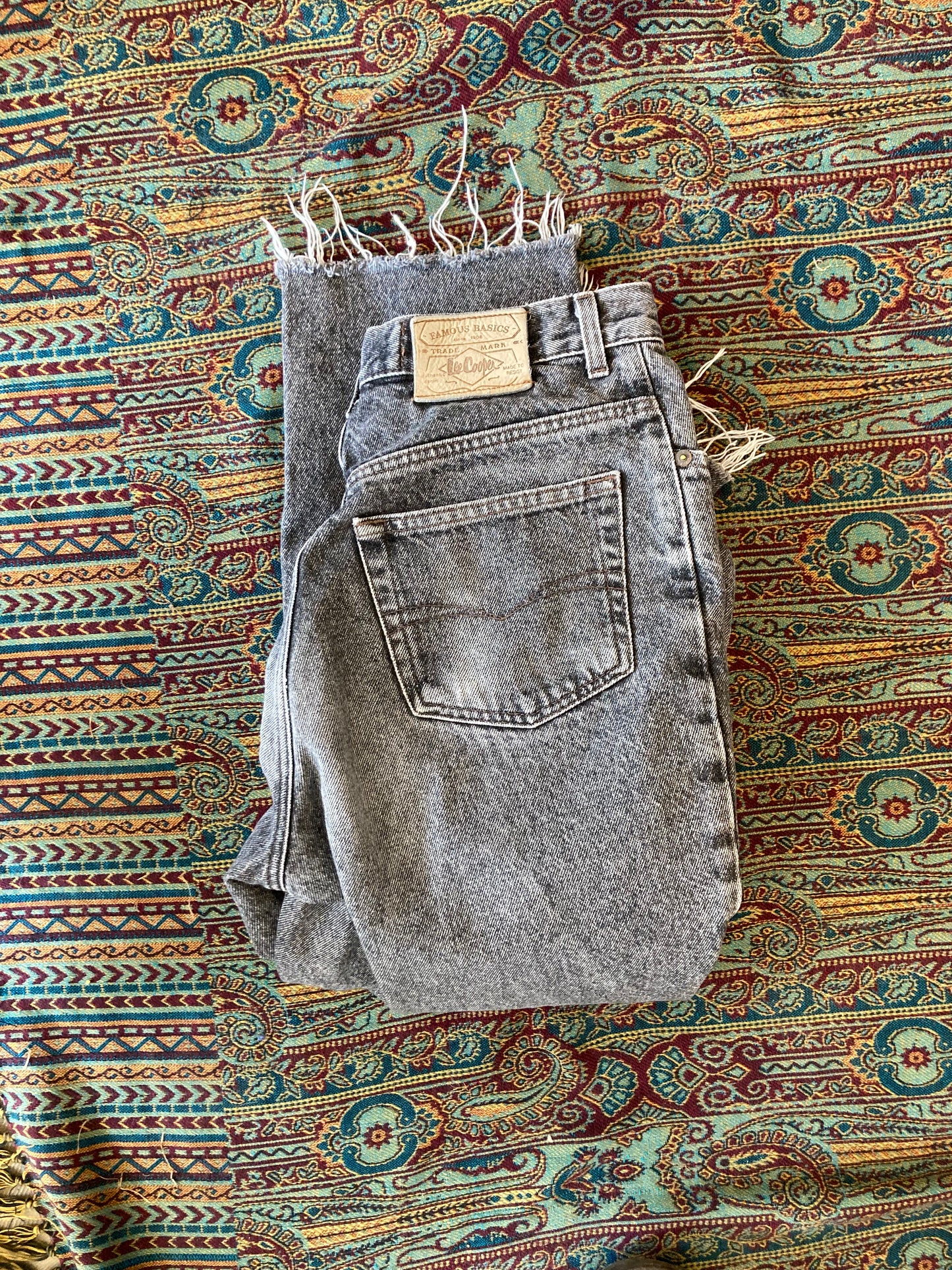 NEW IN! Momjeans
